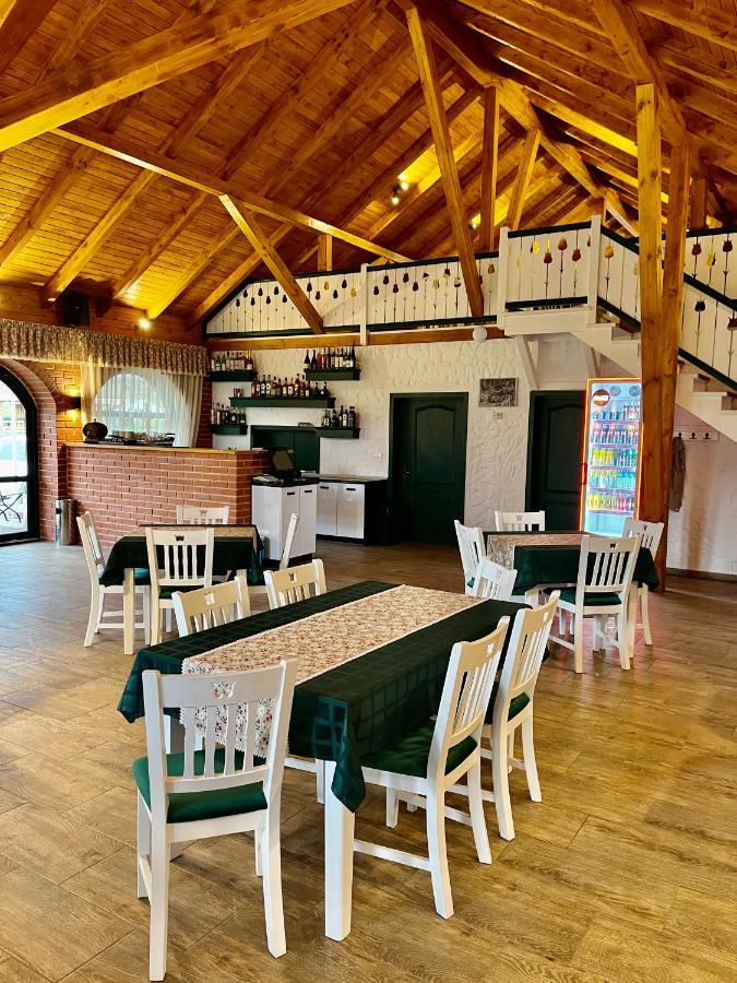 Biotour Camping & Restaurant Ghimeş-Făget Bagian luar foto