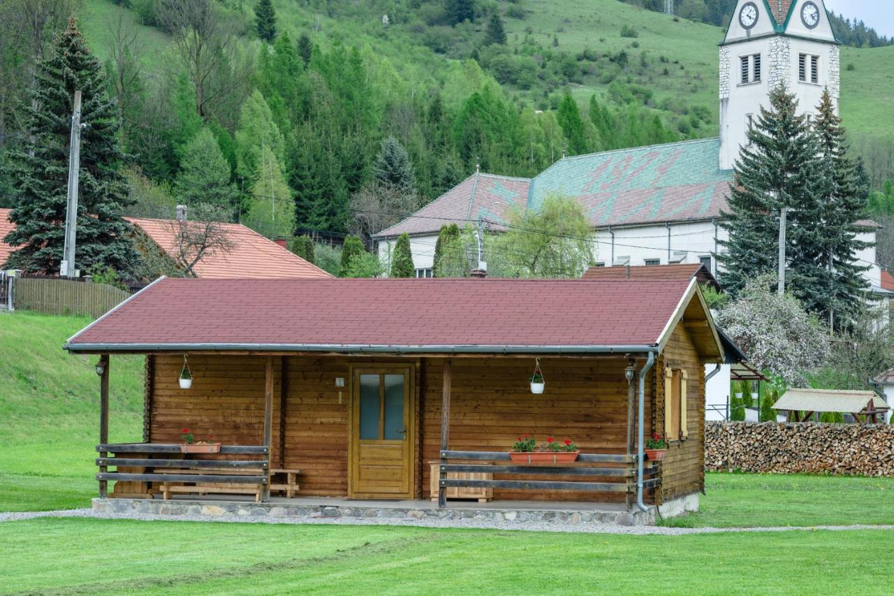 Biotour Camping & Restaurant Ghimeş-Făget Bagian luar foto