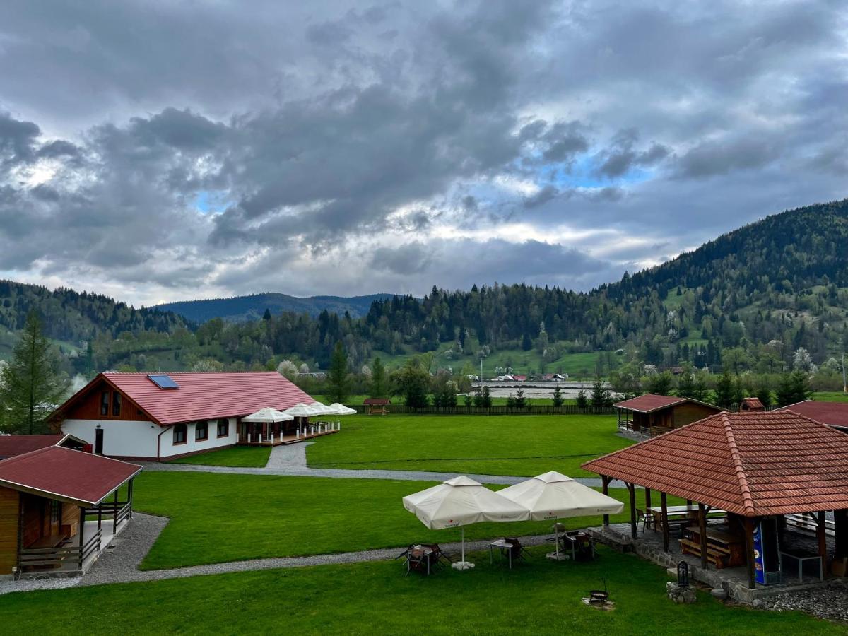 Biotour Camping & Restaurant Ghimeş-Făget Bagian luar foto