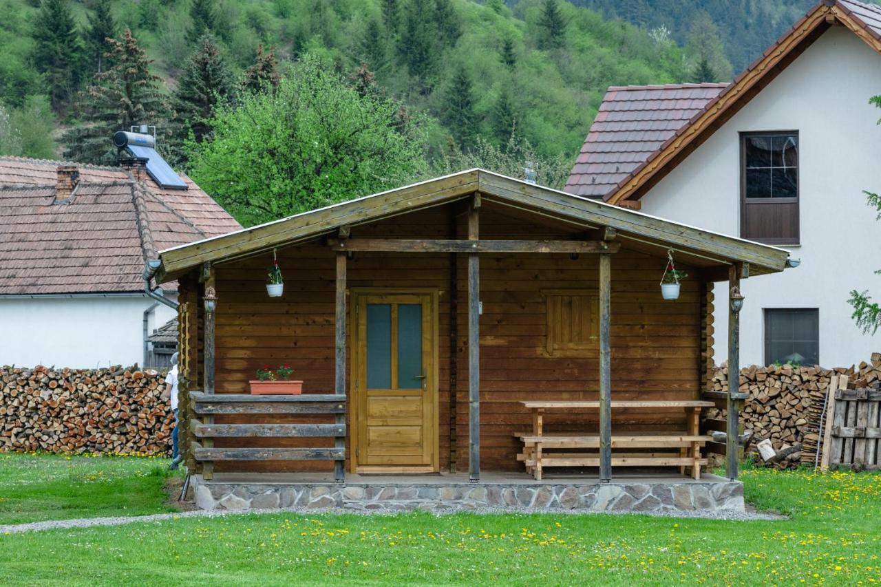 Biotour Camping & Restaurant Ghimeş-Făget Bagian luar foto