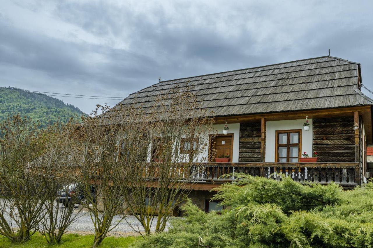 Biotour Camping & Restaurant Ghimeş-Făget Bagian luar foto