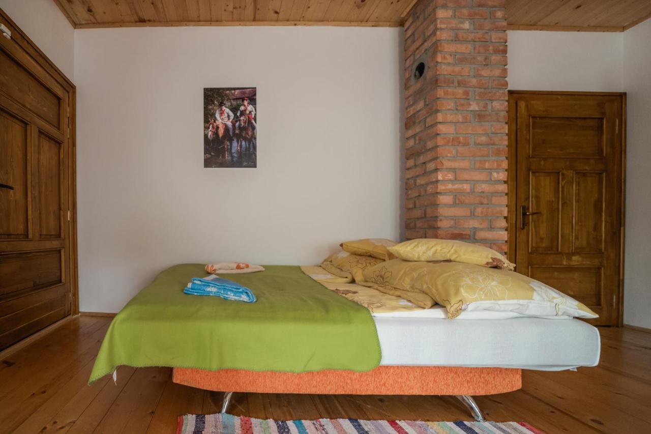 Biotour Camping & Restaurant Ghimeş-Făget Bagian luar foto