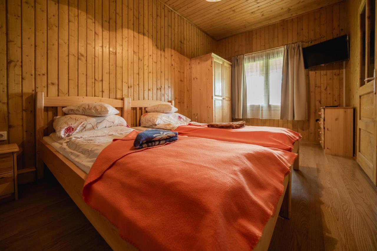 Biotour Camping & Restaurant Ghimeş-Făget Bagian luar foto